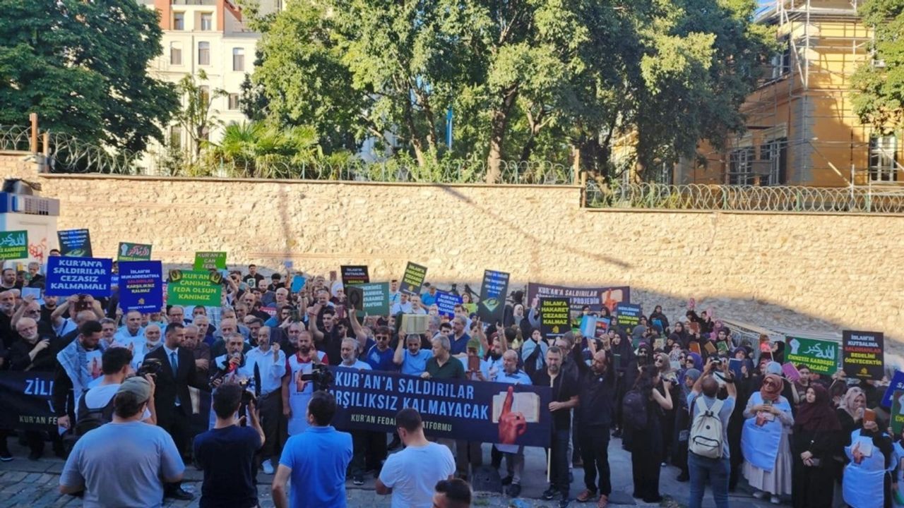 Kur'an'a Yönelik Saygısızlık İstanbul'da Protesto Edildi